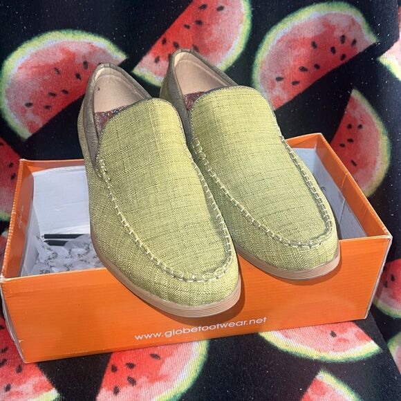 Globe Men's Tan Loafers - Picture 2 of 9